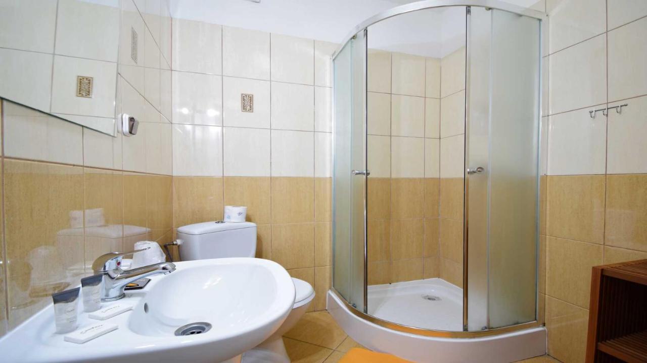 Ow Alfa Hotel Rewal Buitenkant foto