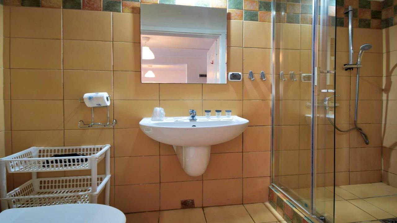 Ow Alfa Hotel Rewal Buitenkant foto